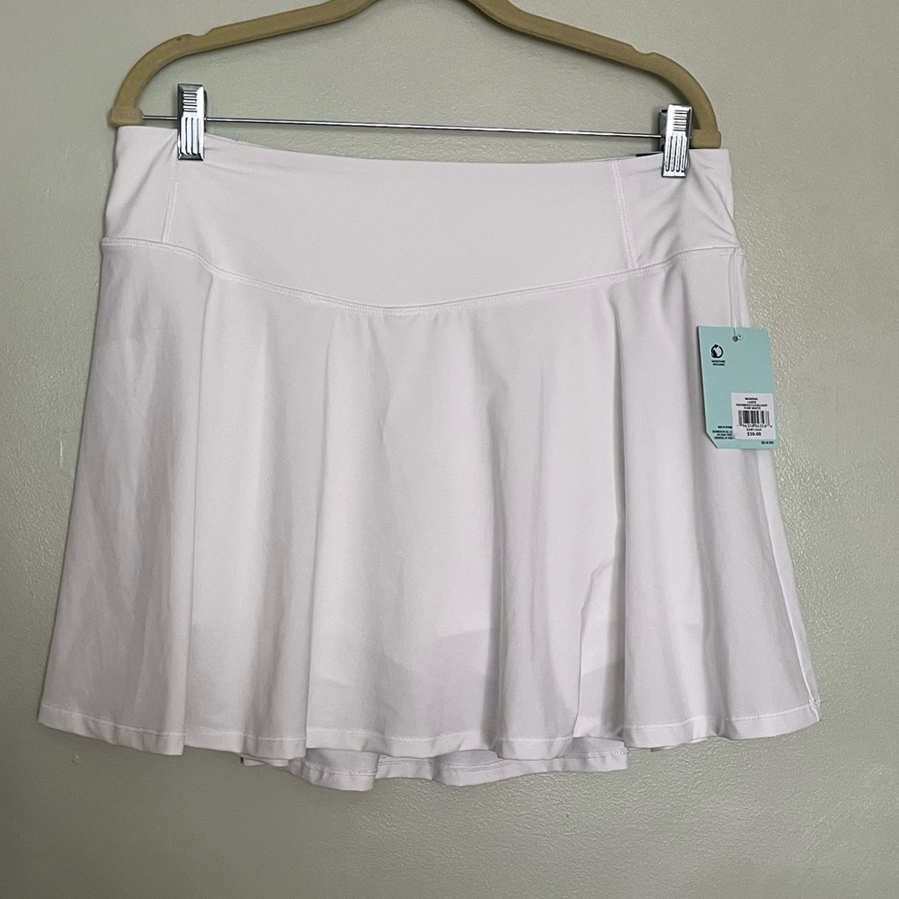 DSG NWT Women's White Performance Skort